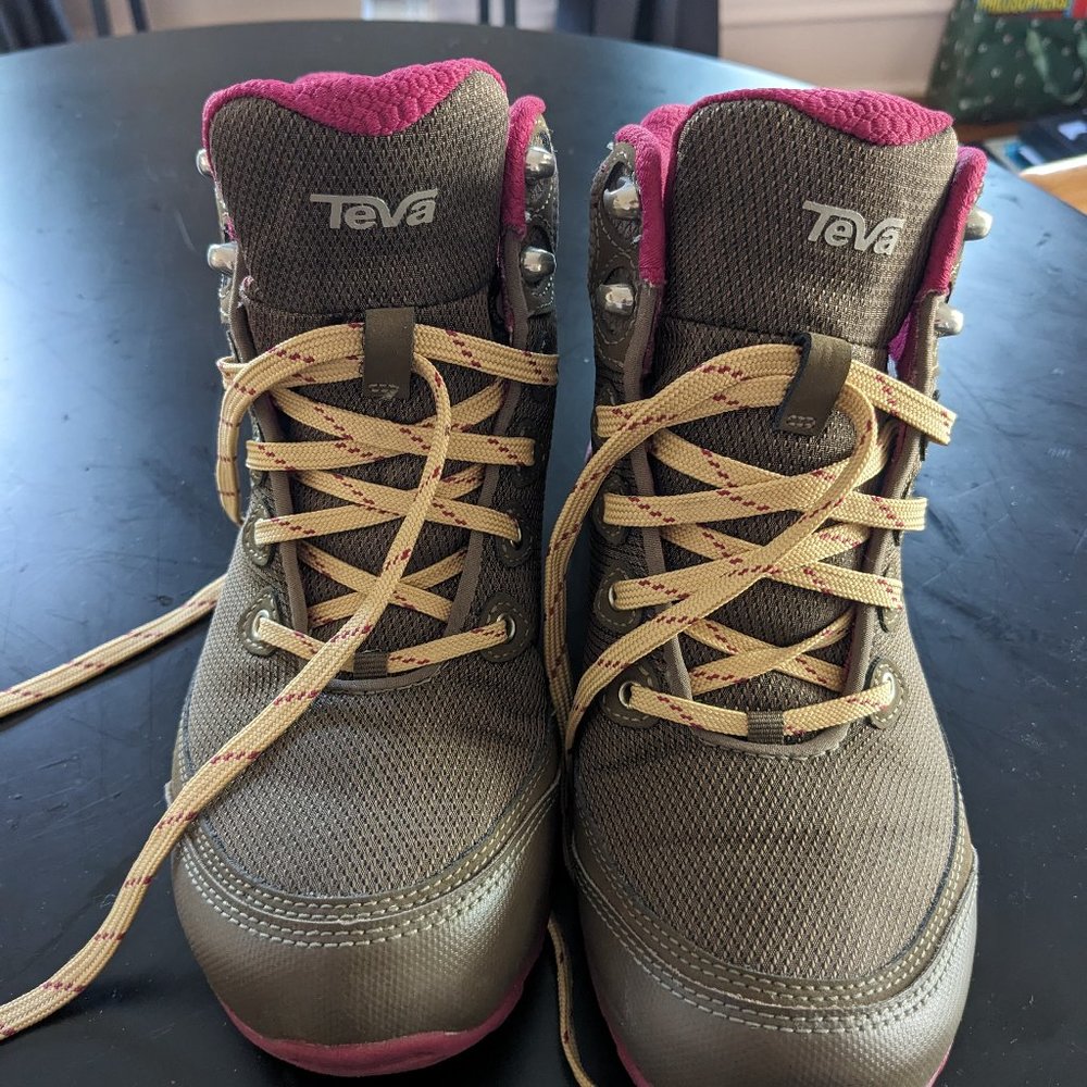 teva sugarpine mid waterproof boot